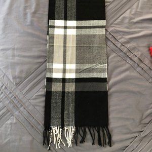 BRAND NEW Black and White Scarf